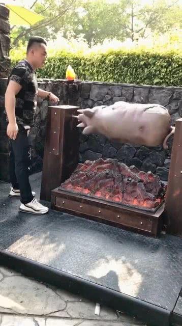 烤猪搞笑,一场笑料横生的美食盛宴